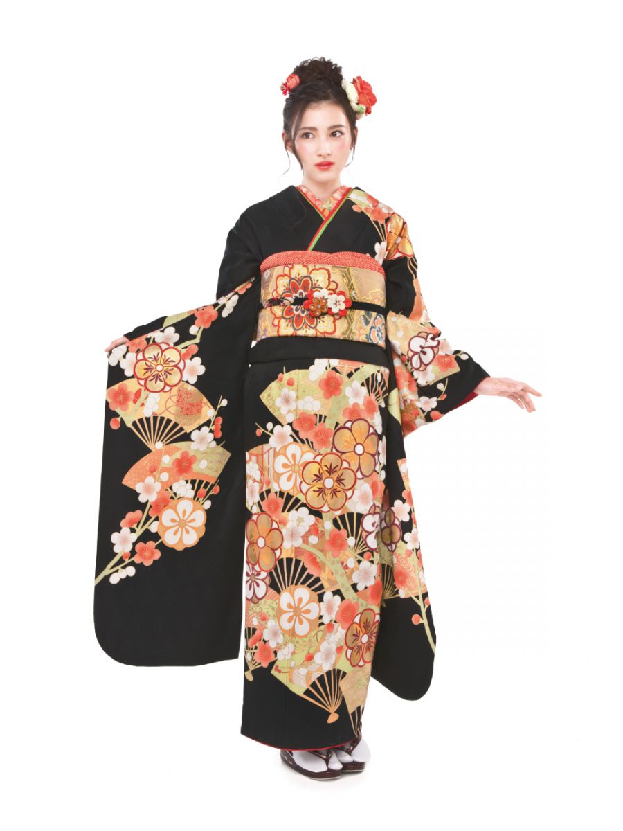 振袖コレクションNO:K102/大和撫子を思わせる、しっとりとした上品な趣き。扇子に梅をのせた縁起の良い柄に格式と風情が薫って。慎ましやかで大人っぽい振袖スタイルを叶えてくれる一着。