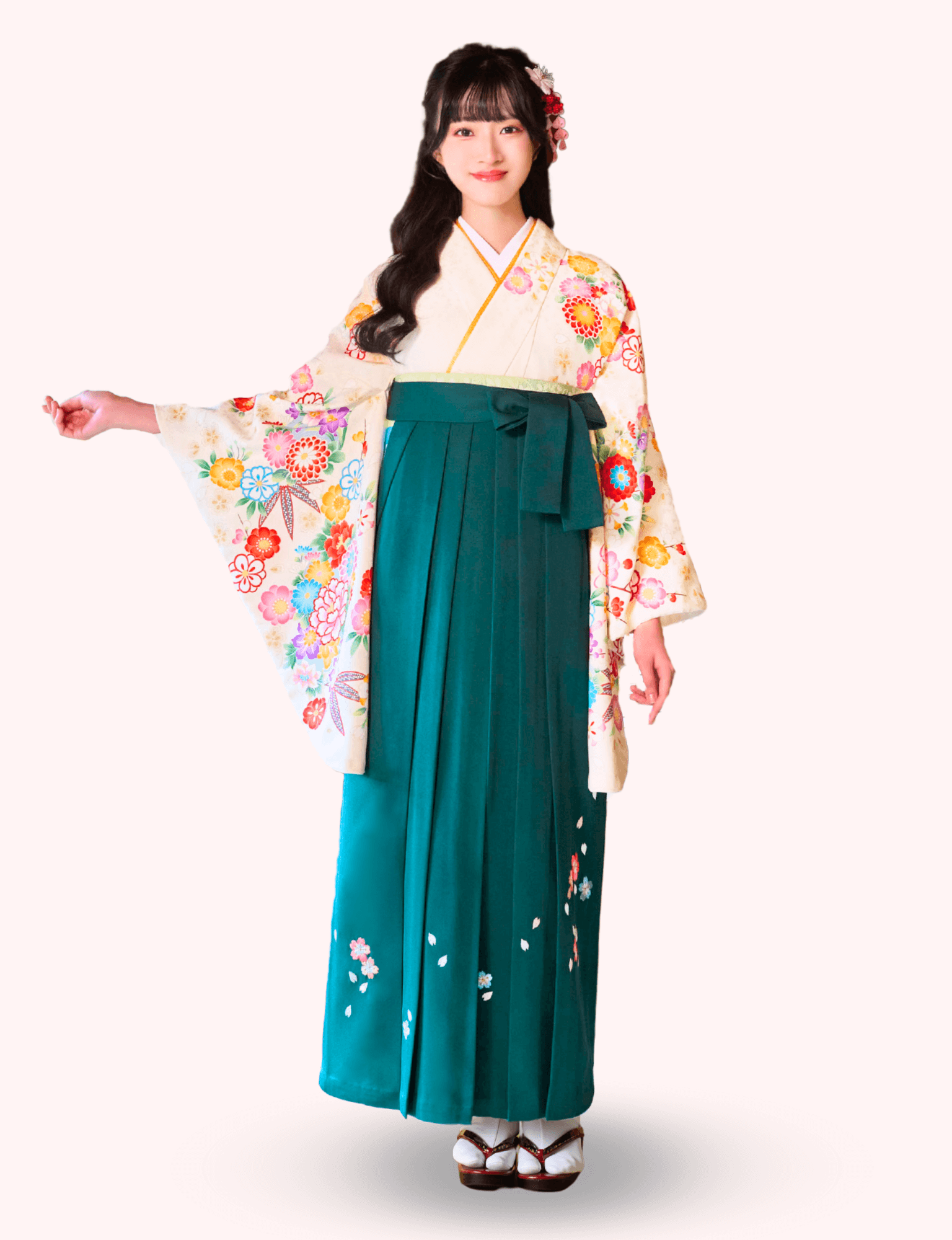 〈着物〉オフホワイト色  古典桃山風柄着物 〈袴〉グリーン色 桜ちらし刺繡袴 【103】