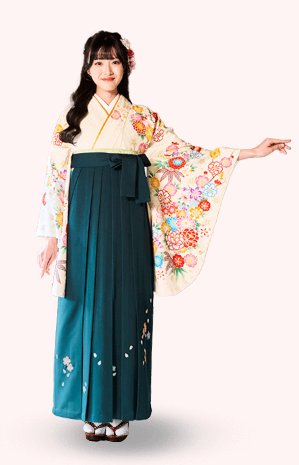 〈着物〉オフホワイト色 古典桃山風柄着物 〈袴〉グリーン色 桜ちらし刺繡袴 【103】