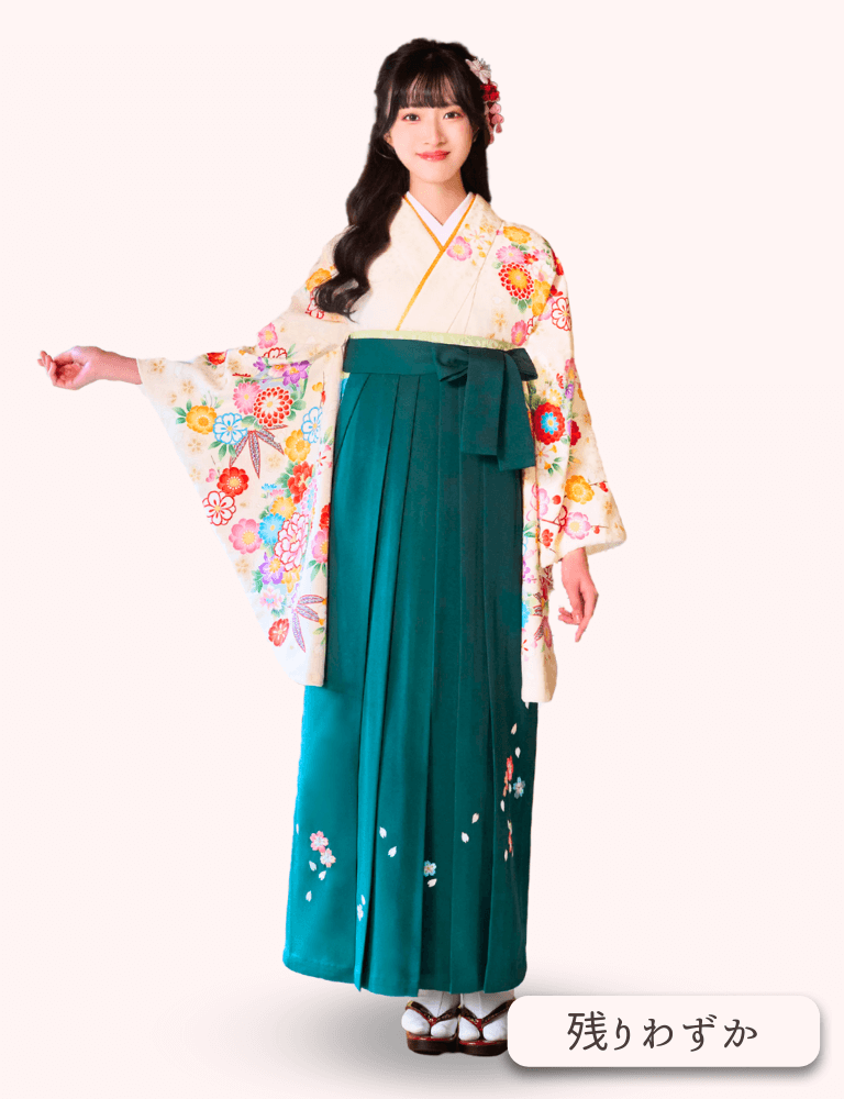 〈着物〉オフホワイト色  古典桃山風柄着物 〈袴〉グリーン色 桜ちらし刺繡袴 【103】