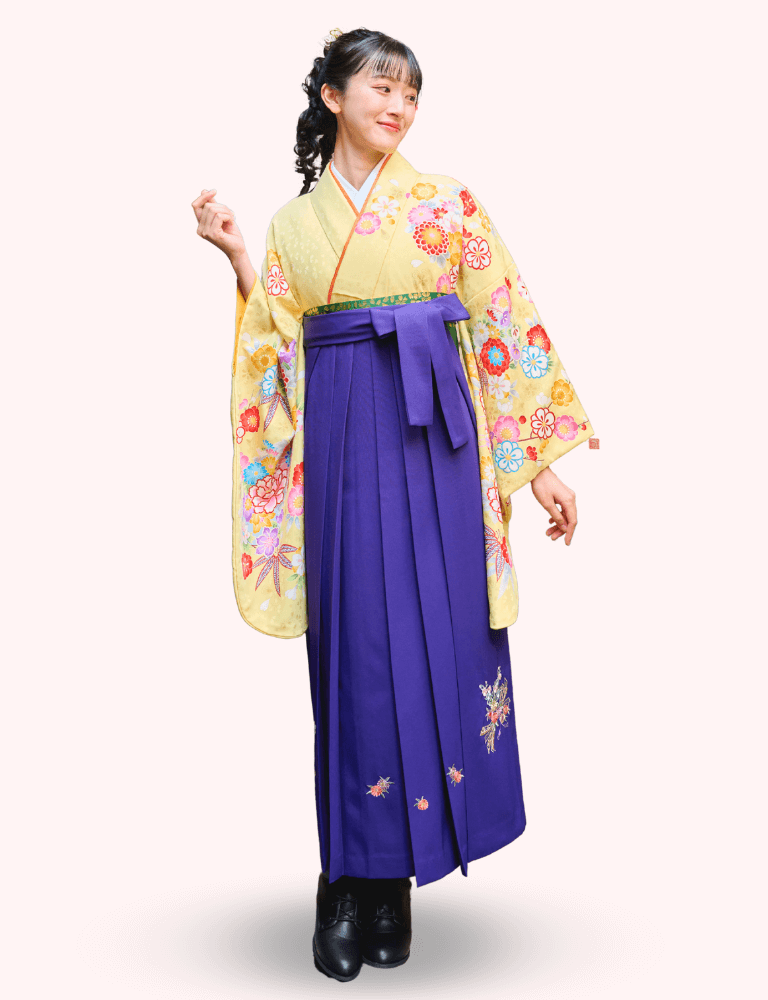 〈着物〉黄色 古典桃山風柄着物 〈袴〉紫色 熨斗目花束の刺繍袴 【110】