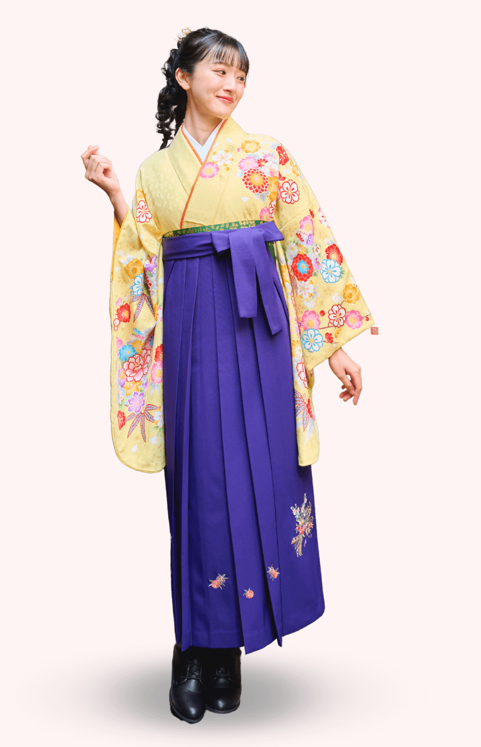 〈着物〉黄色 古典桃山風柄着物 〈袴〉紫色 熨斗目花束の刺繍袴 【110】