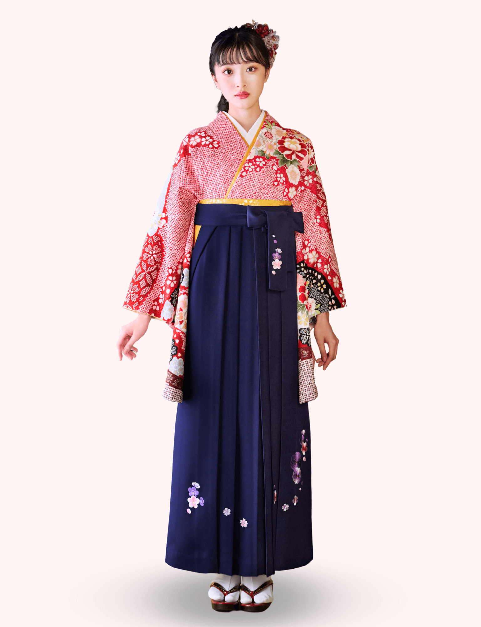 〈着物〉赤色 匹田に牡丹柄着物 〈袴〉紺色 梅刺繡袴 【112】