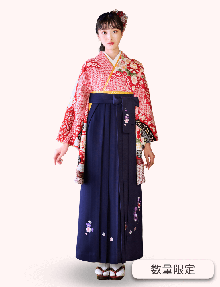 〈着物〉赤色 匹田に牡丹柄着物 〈袴〉紺色 梅刺繡袴 【112】