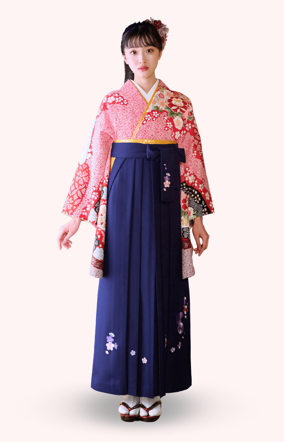 〈着物〉赤色 匹田に牡丹柄着物 〈袴〉紺色 梅刺繡袴 【112】