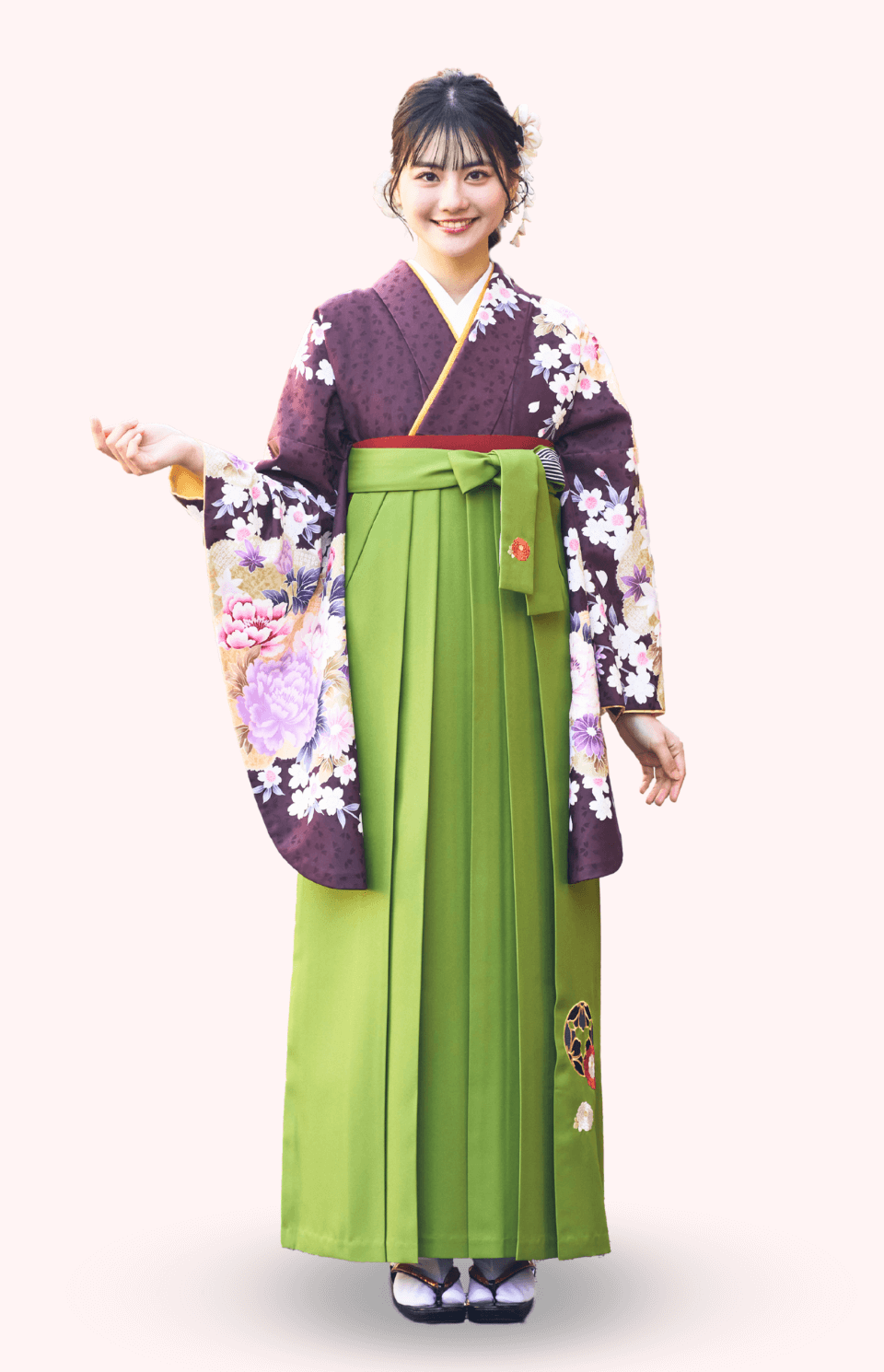 〈着物〉こげ茶色 雲取りに牡丹柄着物 〈袴〉鶯色(カーキ・オリーブ) 万寿菊柄袴 【121】
