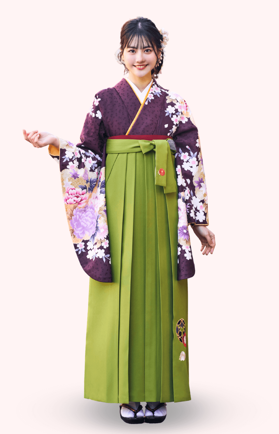 〈着物〉こげ茶色 雲取りに牡丹柄着物 〈袴〉鶯色(カーキ・オリーブ) 万寿菊柄袴 【121】