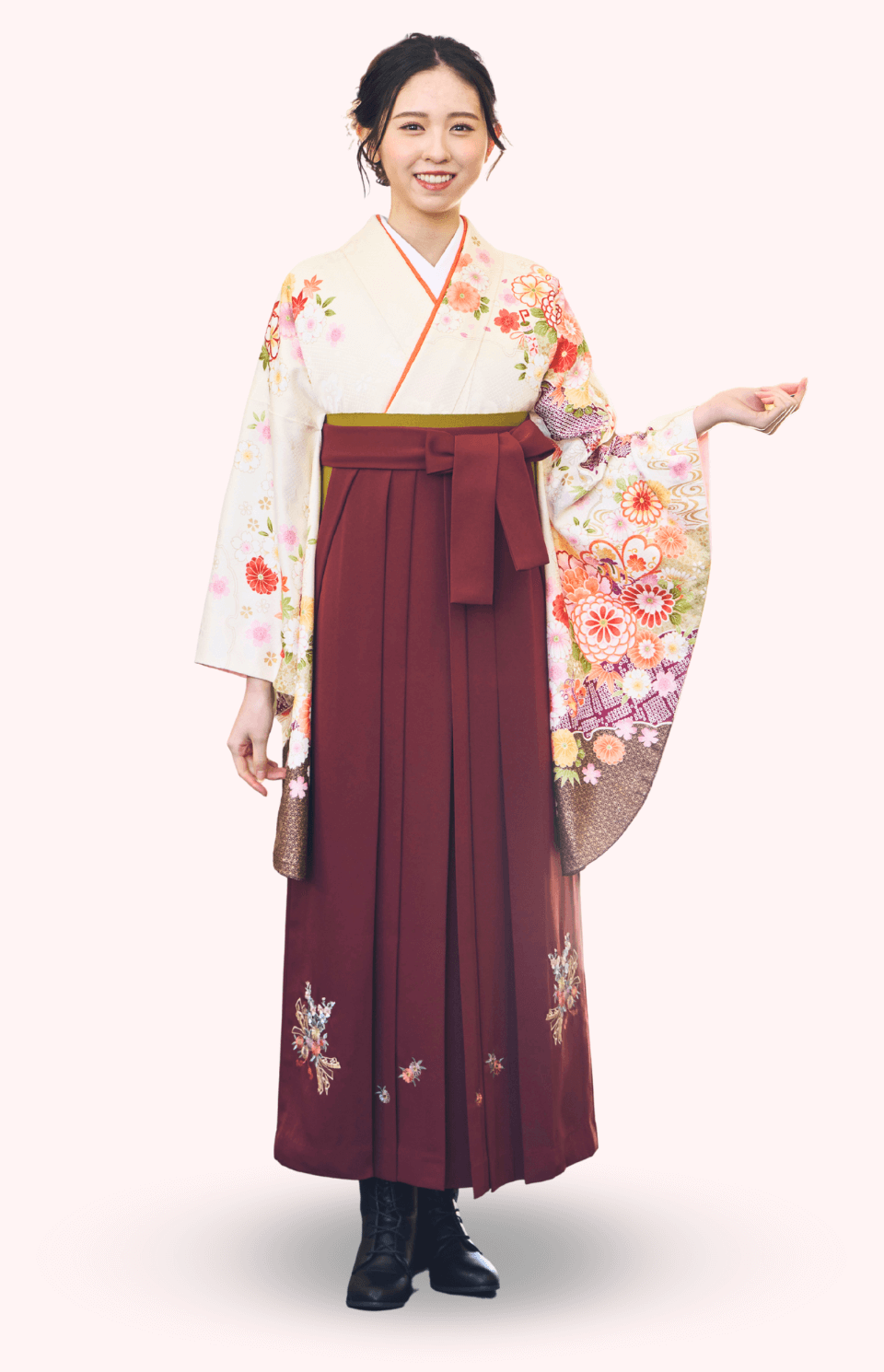 〈着物〉オフホワイト 雪輪に花柄着物 〈袴〉エンジ色 熨斗目花束の刺繍袴 【122】