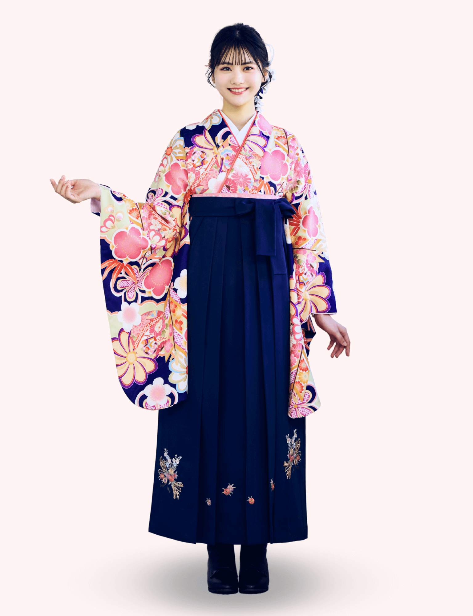 〈着物〉紺色 矢羽に毬柄着物 〈袴〉紺色 熨斗目花束の刺繍袴 【123】