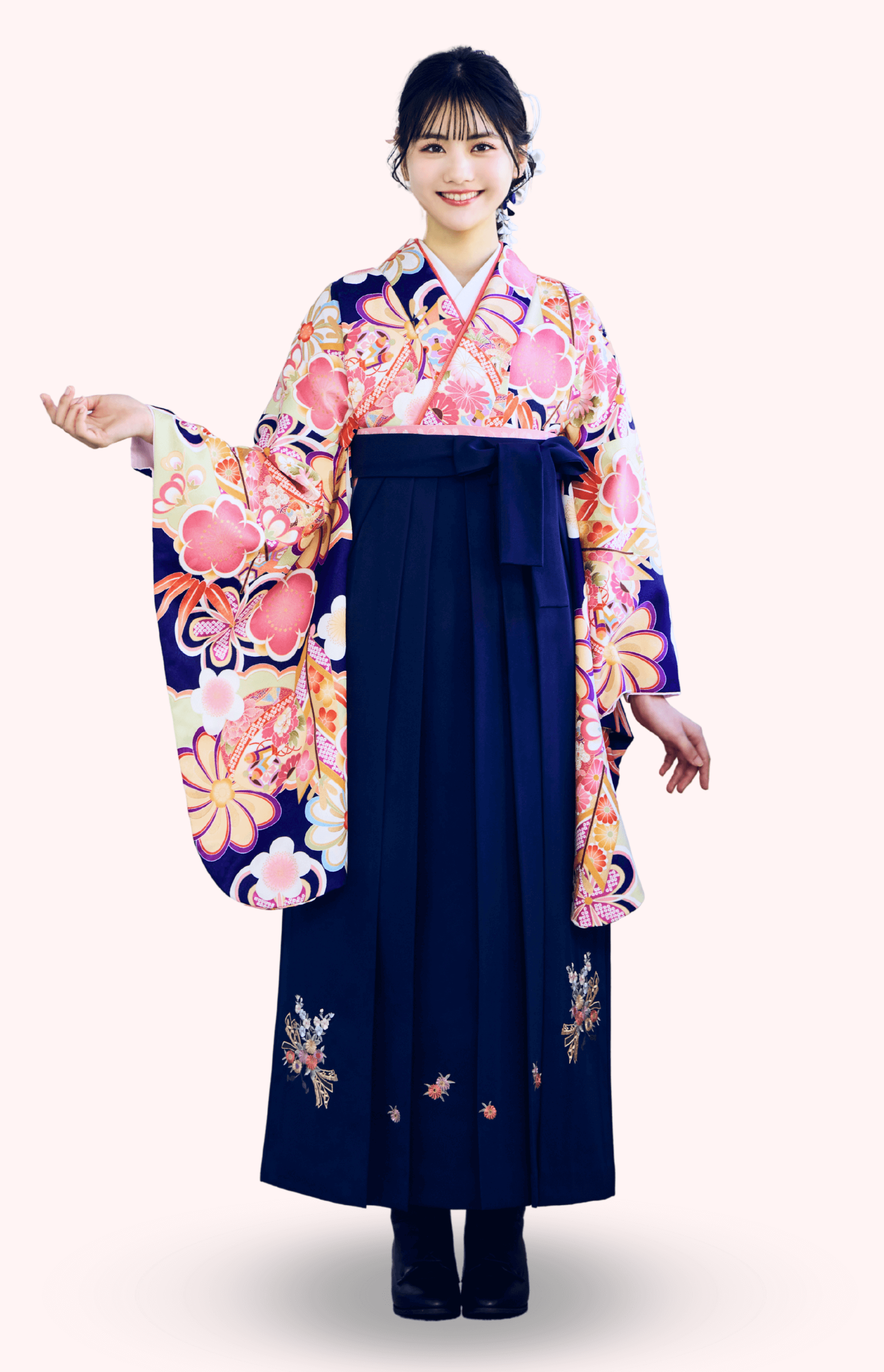 〈着物〉紺色 矢羽に毬柄着物 〈袴〉紺色 熨斗目花束の刺繍袴 【123】