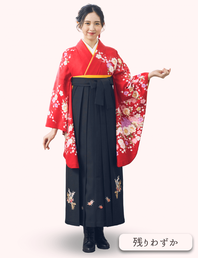 〈着物〉赤色 乱菊柄着物 〈袴〉黒色 熨斗目花束の刺繍袴 【125】