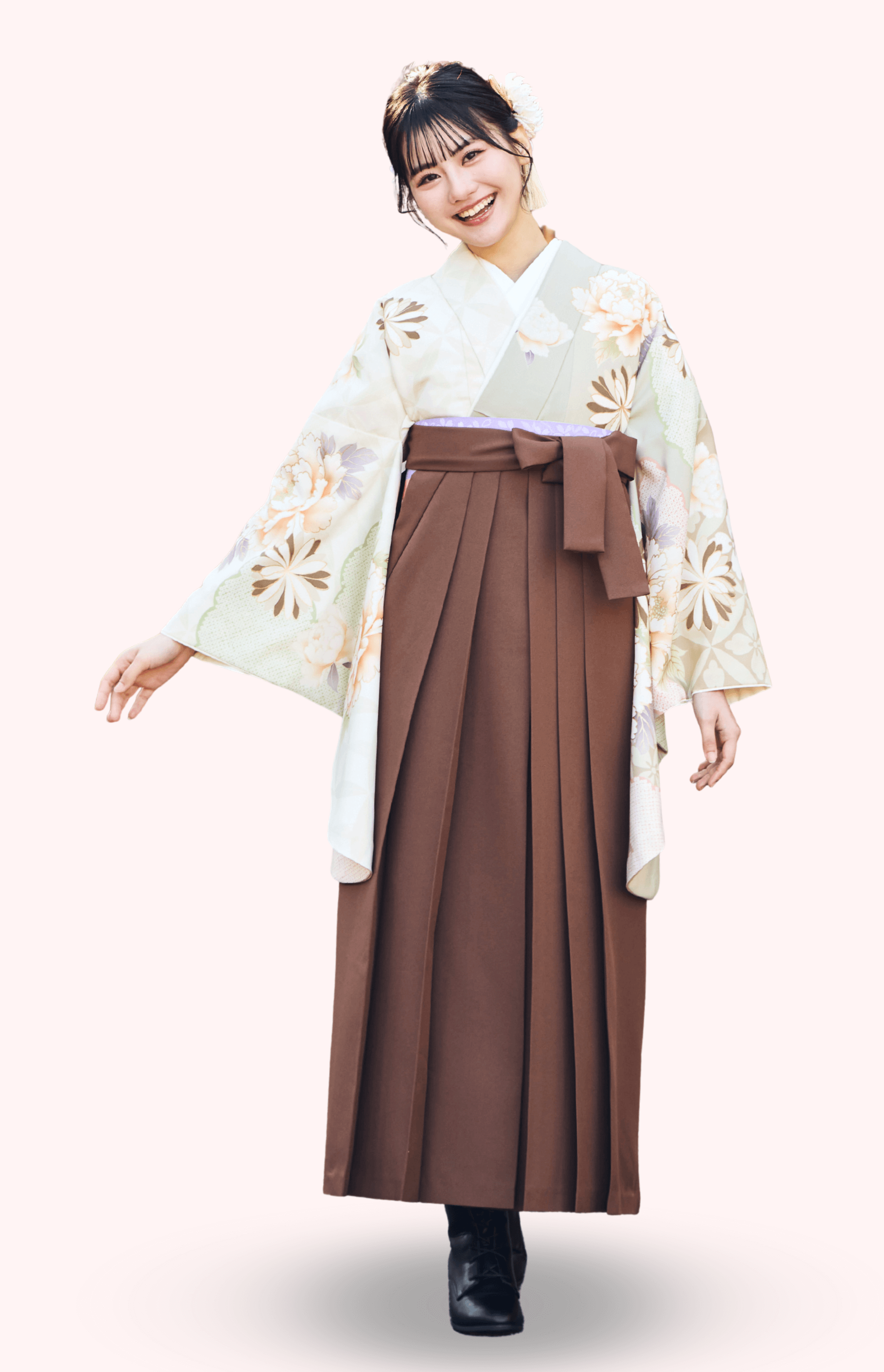 〈着物〉ベージュ 雲取と七宝に牡丹柄着物 〈袴〉茶色 無地袴 【130】