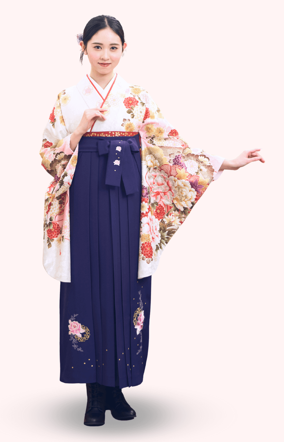 〈着物〉白色 松に牡丹柄着物 〈袴〉紫色 花王冠刺繍袴 【135】