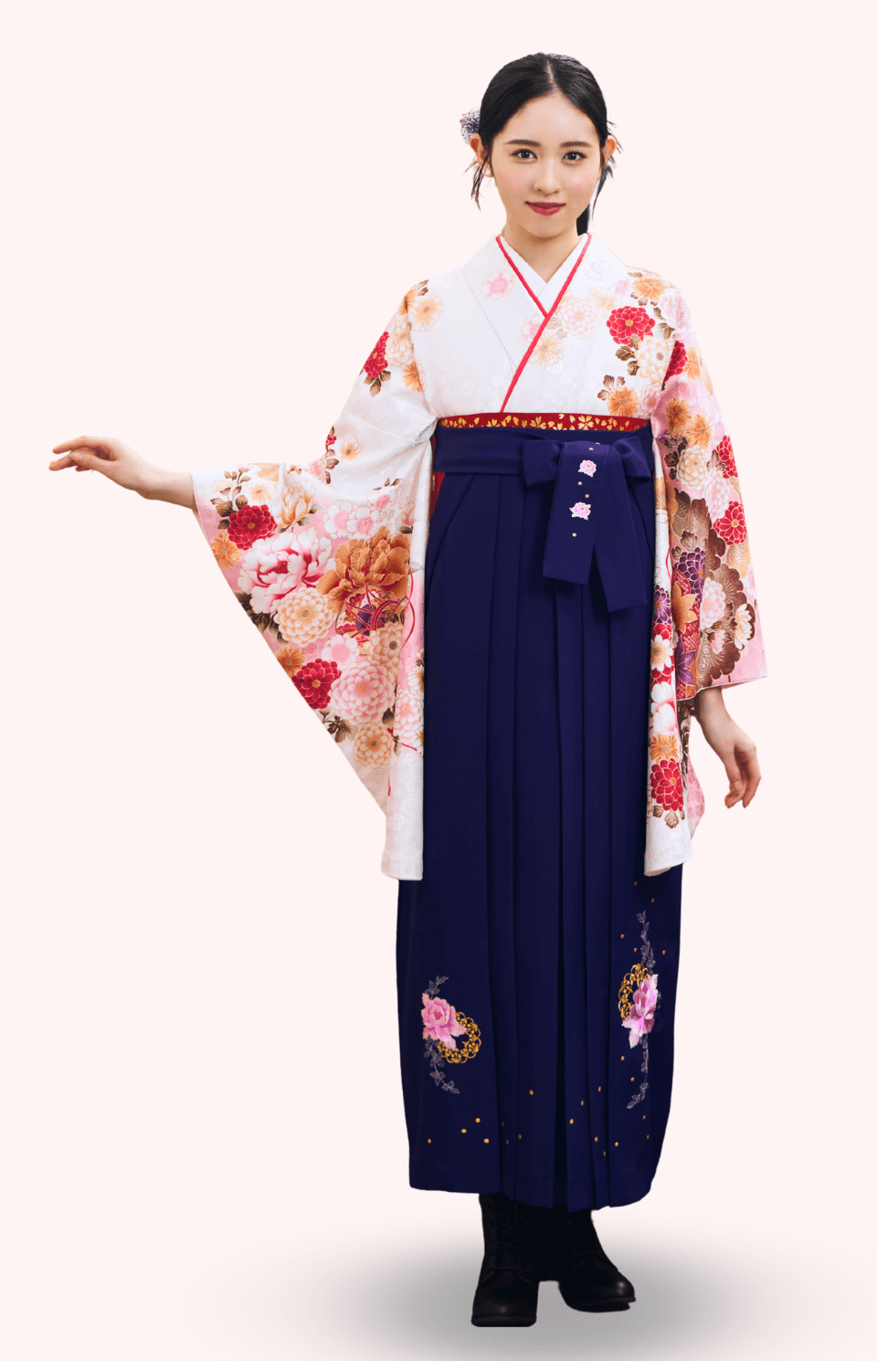 〈着物〉白色 松に牡丹柄着物 〈袴〉紫色 花王冠刺繍袴 【135】