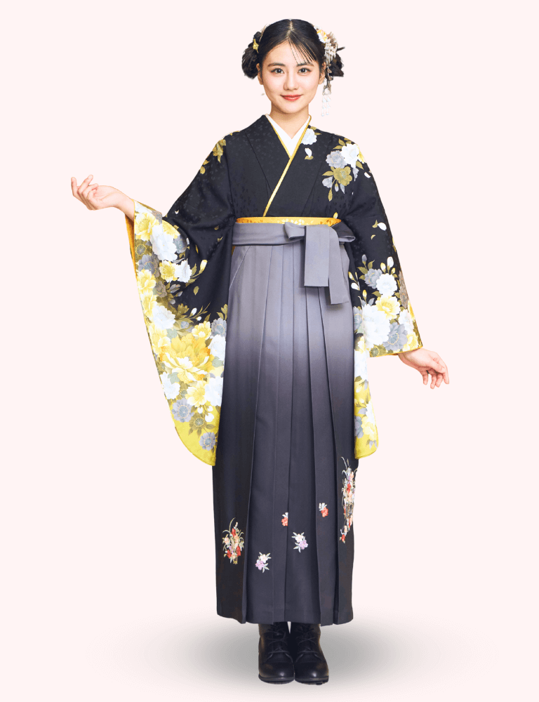 〈着物〉黒色 ぼたんと花乙女柄着物 〈袴〉黒色＆グレー色ぼかし 花車の刺繍袴 【137】