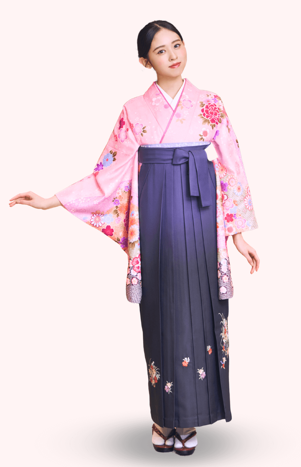 〈着物〉ピンク色 匹田柄に牡丹柄着物 〈袴〉紺色＆ブルー色ぼかし 花車の刺繍袴 【138】