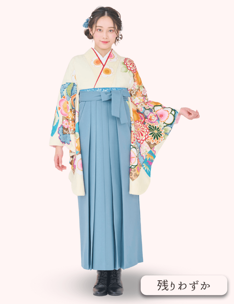 〈着物〉白色 市松取り柄着物 〈袴〉薄藍色 無地袴 【145】