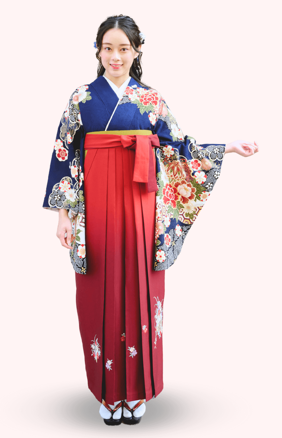 〈着物〉紺色 雲撮り慶長柄 〈袴〉エンジ色&茶色ぼかし 花車の刺繍袴 【147】