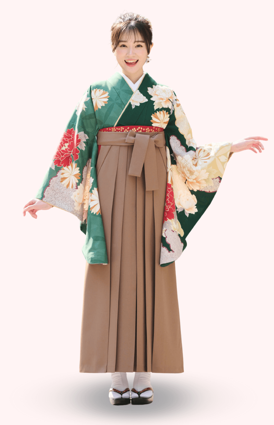 〈着物〉緑色 雲取と七宝に牡丹柄着物 〈袴〉ココア色 無地袴 【149】