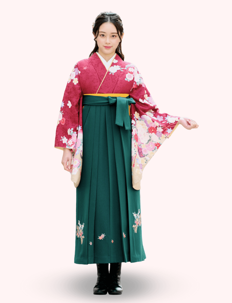 〈着物〉エンジ色 シャクヤク柄着物 〈袴〉グリーン色 熨斗目花束の刺繍袴 【151】