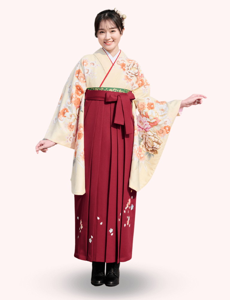 〈着物〉クリーム色 牡丹と椿柄着物 〈袴〉エンジ色 桜ちらし刺繍袴 【152】