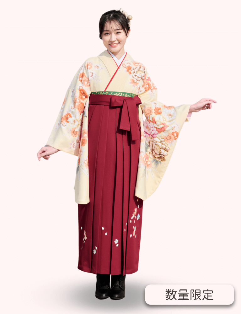 〈着物〉クリーム色 牡丹と椿柄着物 〈袴〉エンジ色 桜ちらし刺繍袴 【152】