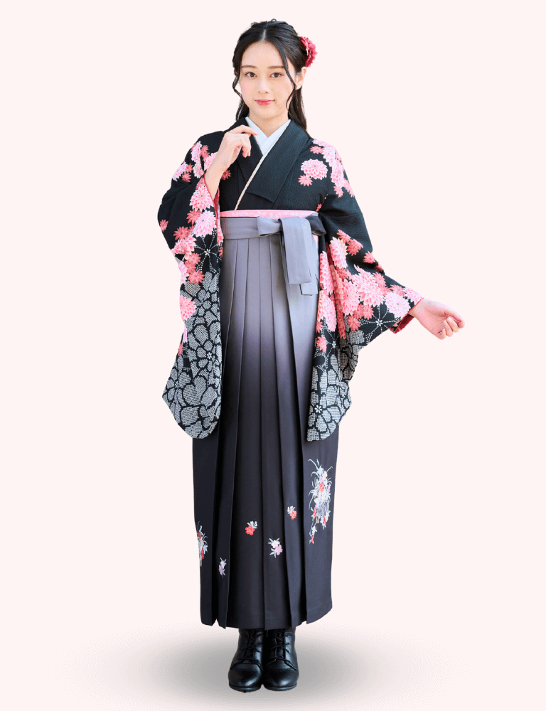 〈着物〉黒色 匹田ダリア柄着物 〈袴〉黒色＆グレー色ぼかし 花車の刺繍袴 【155】
