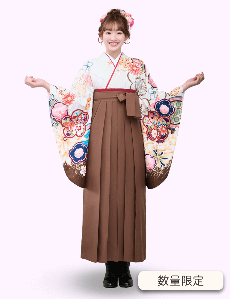 〈着物〉白色 梅と松柄着物 〈袴〉茶色 無地袴 【302】