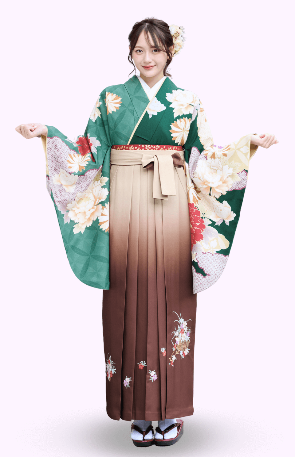 〈着物〉緑色 雲取と七宝に牡丹柄着物 〈袴〉ベージュ色&茶色ぼかし 花車の刺繍袴 【305】