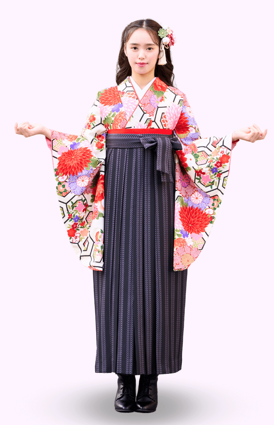 〈着物〉オフホワイト 亀甲ダリア柄着物 〈袴〉グレー色 ストライプリーフ柄袴 【323】