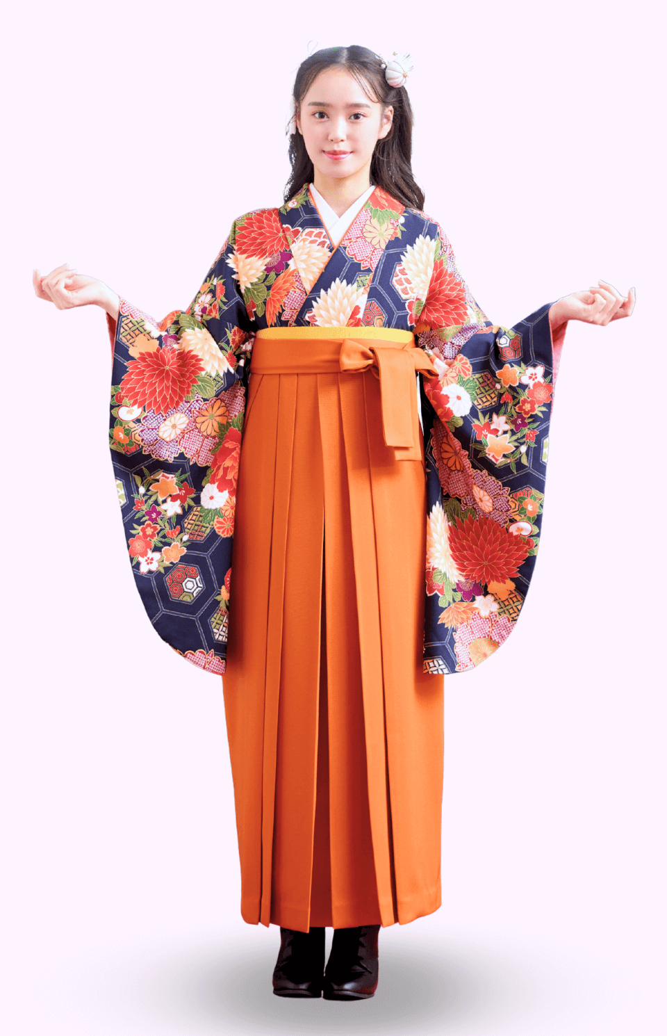 〈着物〉紺色 亀甲ダリア柄着物 〈袴〉さび朱色（オレンジ色） 無地袴 【326】