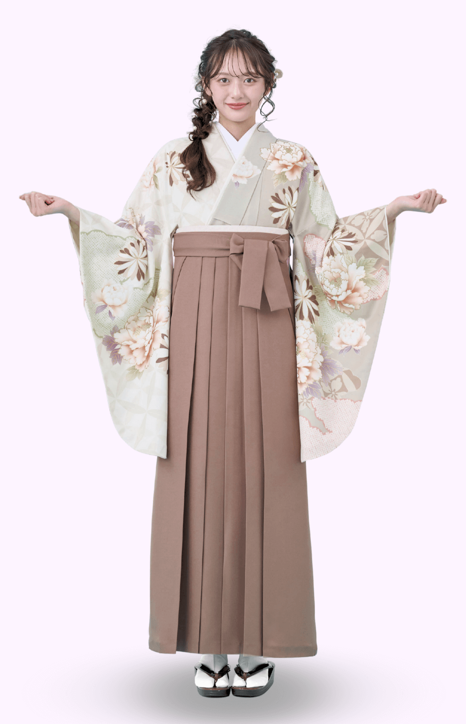 〈着物〉ベージュ 雲取と七宝に牡丹柄着物 〈袴〉ココア色 無地袴 【330】