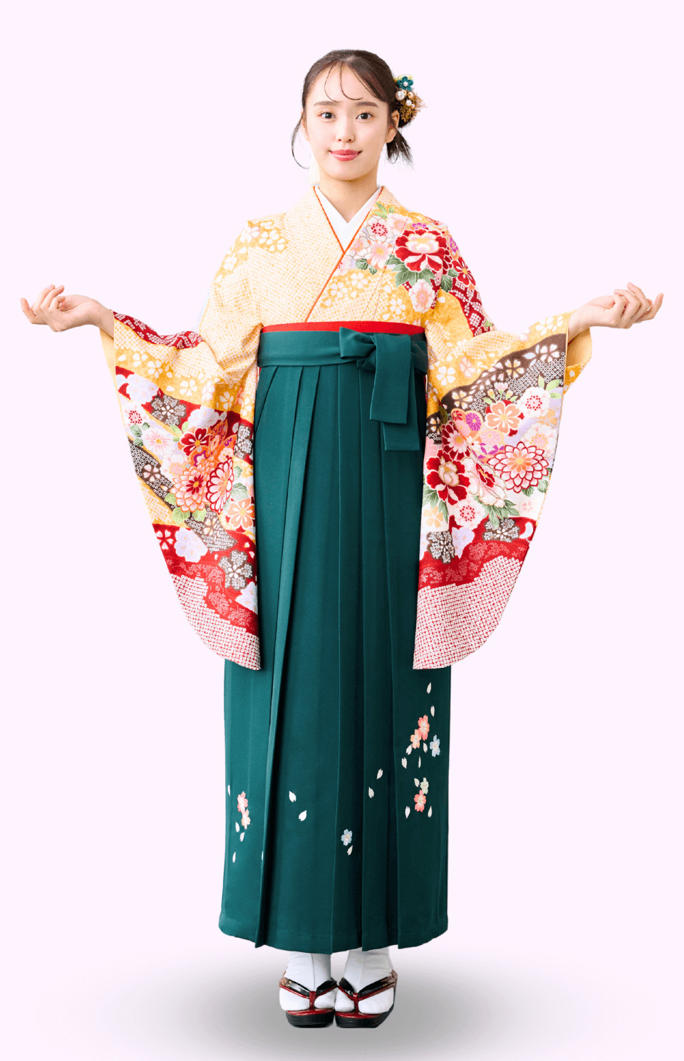 〈着物〉クリーム色　匹田に牡丹柄着物 〈袴〉グリーン色 桜ちらし刺繡袴 【333】