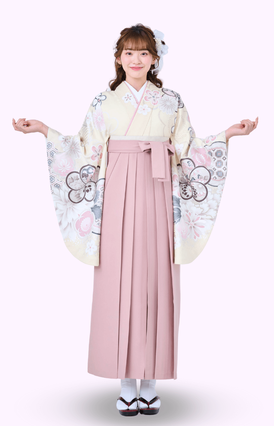 〈着物〉クリーム色 梅と松 〈袴〉ピンク色 無地袴 【341】