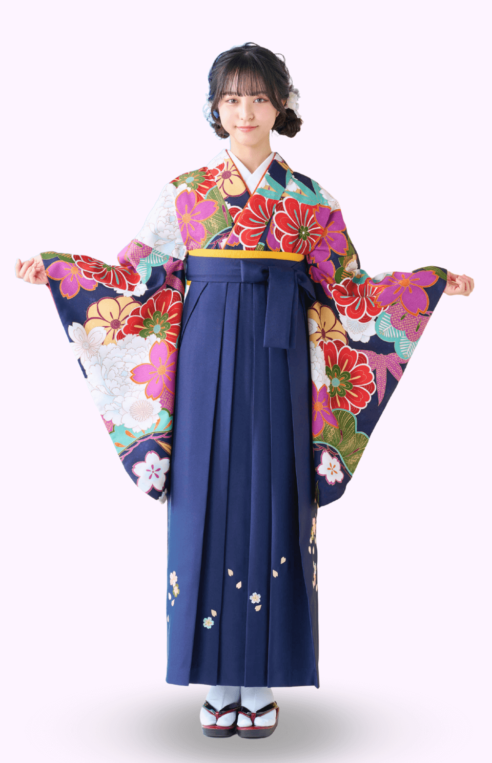 〈着物〉紺色 笹に牡丹柄着物 〈袴〉紺色 桜ちらし刺繍袴 【344】