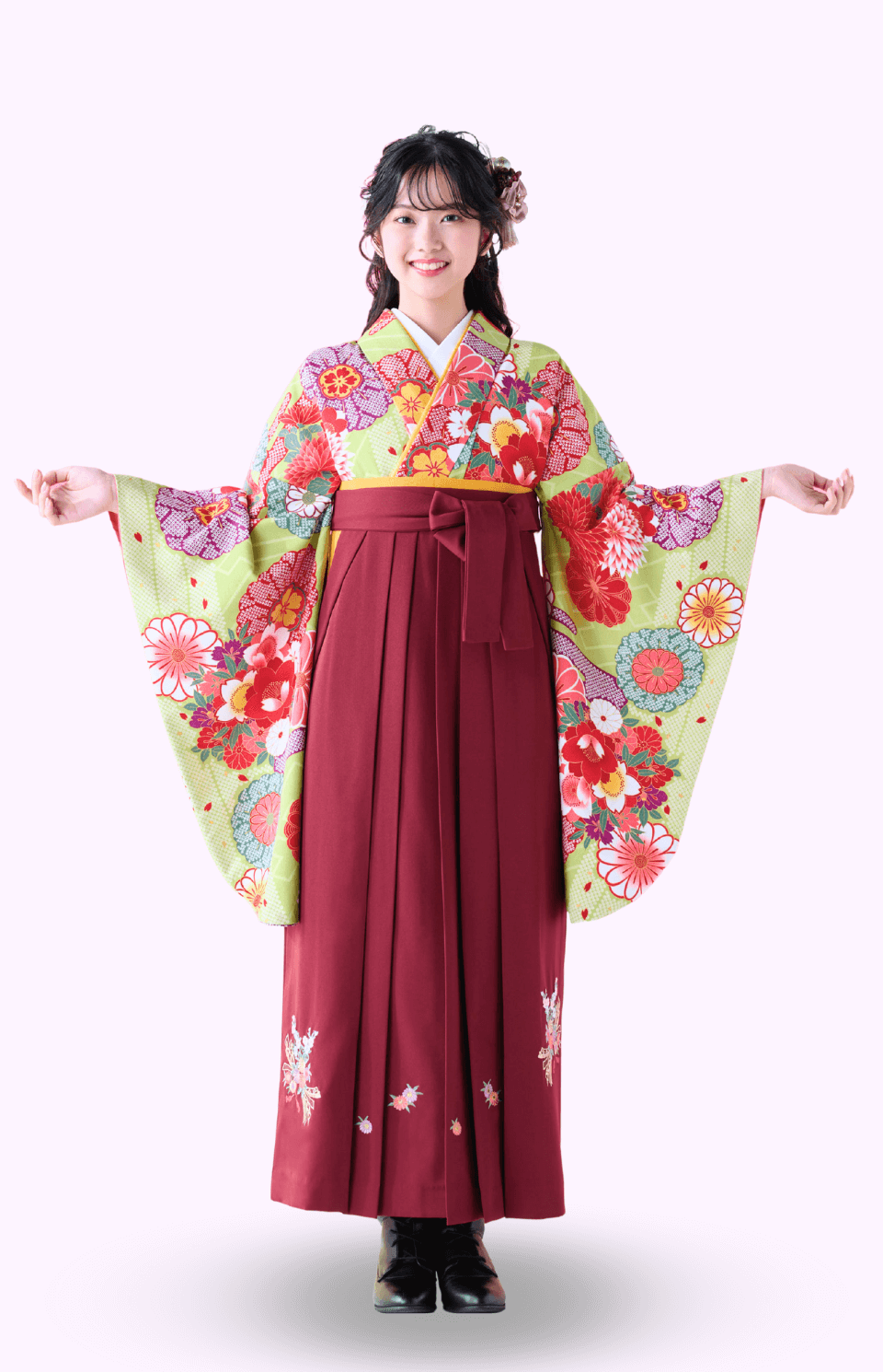 〈着物〉若草色 さや形柄着物 〈袴〉エンジ色 熨斗目花束の刺繍袴 【346】