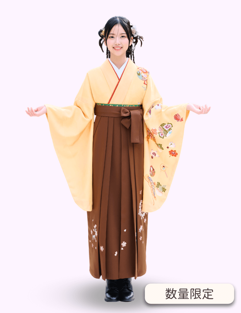 〈着物〉クリーム色 宝柄着物 〈袴〉ブラウン色 ハートリボン刺繍袴 【347】