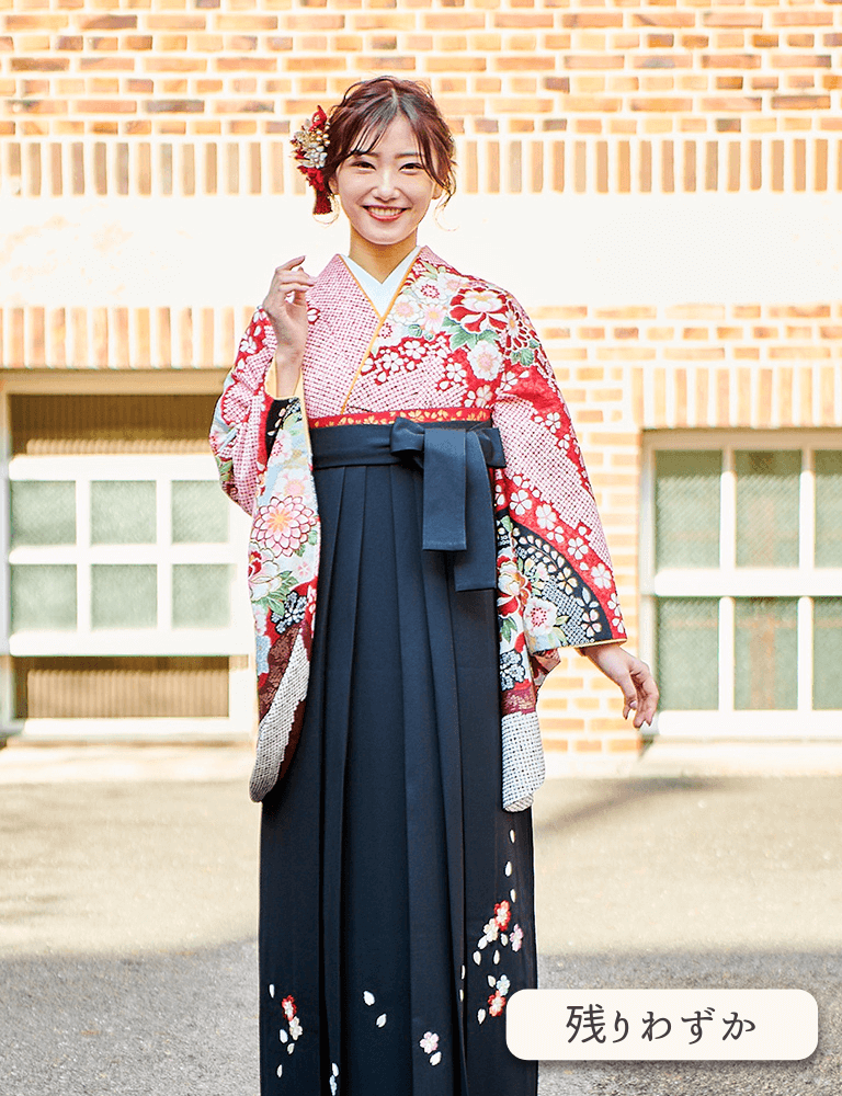 〈着物〉赤色 匹田に牡丹柄着物 〈袴〉黒色 桜ちらし刺_袴 【502】