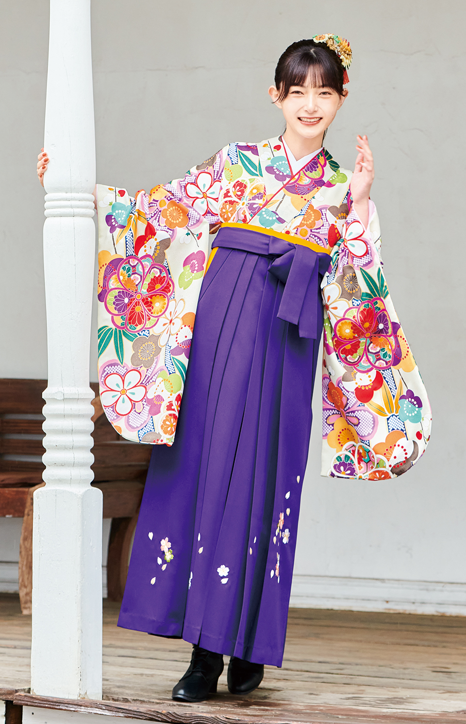 着物〉白色 梅と竹柄着物 〈袴〉紫 桜ちらし刺_袴 【515】|卒業袴の