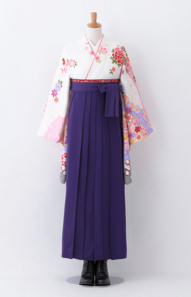 白系の着物
紫系の袴