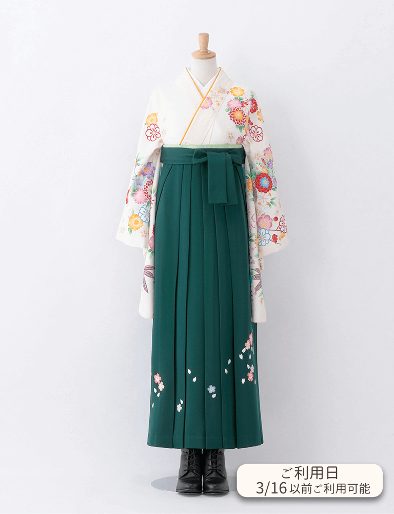 〈着物〉オフホワイト色  古典桃山風柄着物 〈袴〉グリーン色 桜ちらし刺繡袴 【T118】