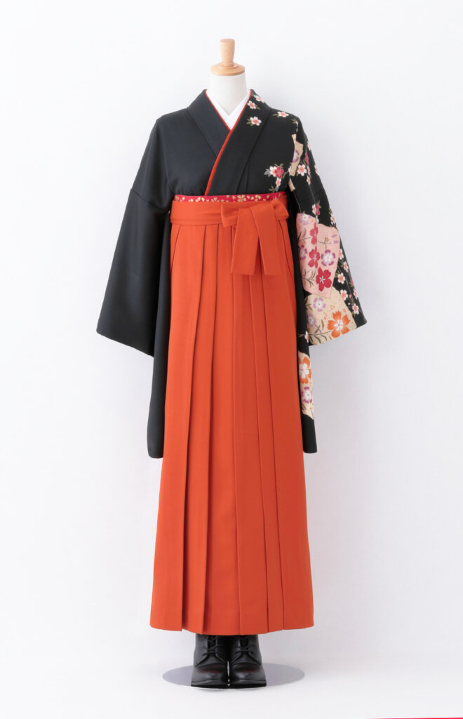 黒系の着物
さび朱系の袴