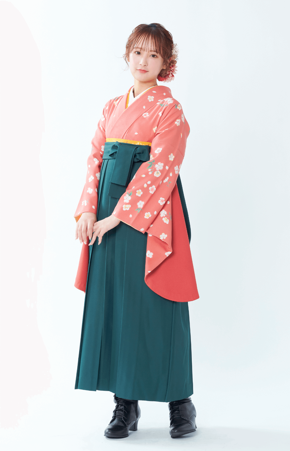 〈着物〉ローズピンク色 時絵桜 〈袴〉グリーン色 無地袴 【G117】