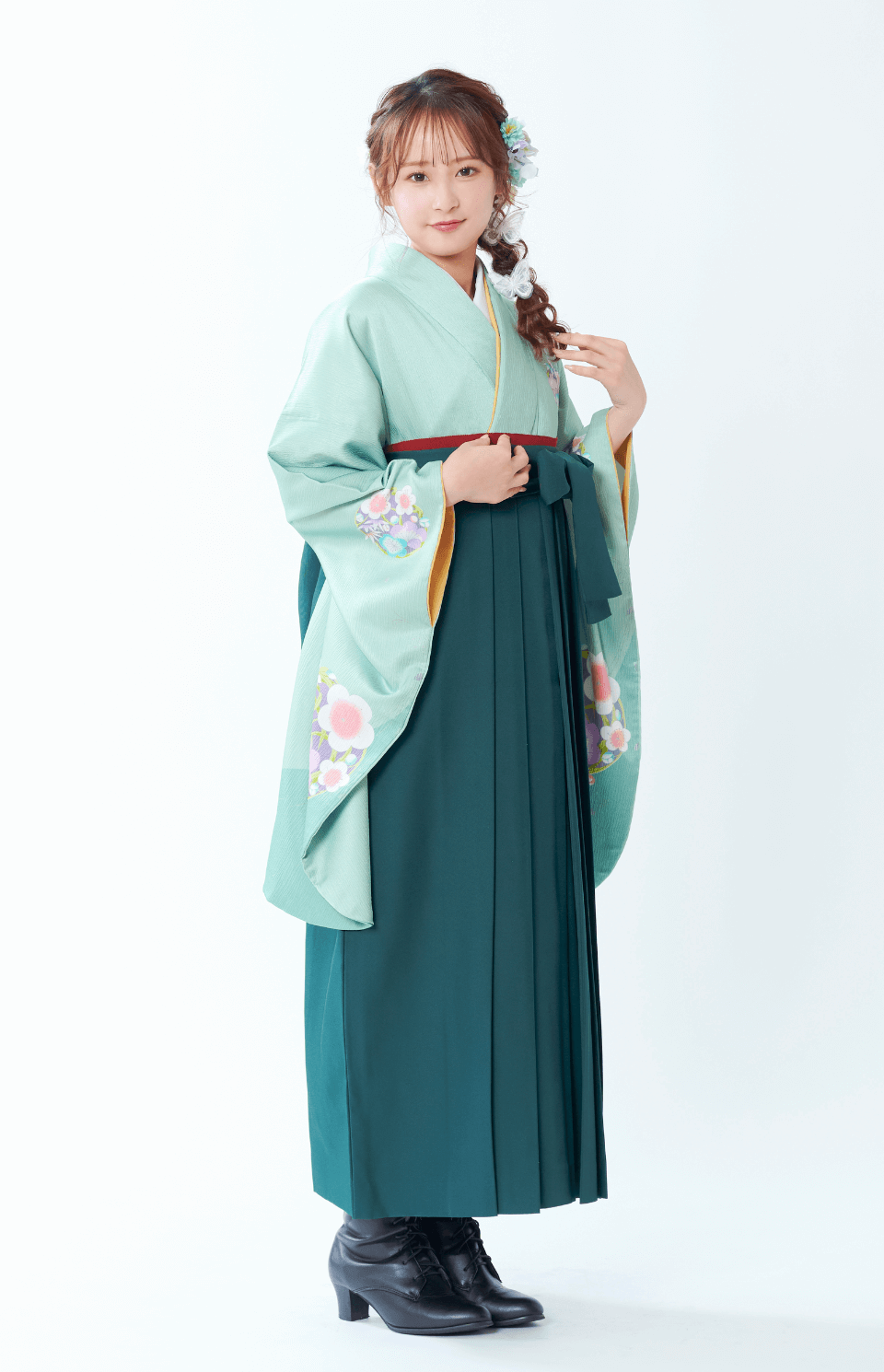 〈着物〉うぐいす色 梅 〈袴〉グリーン色 無地袴 【A192】