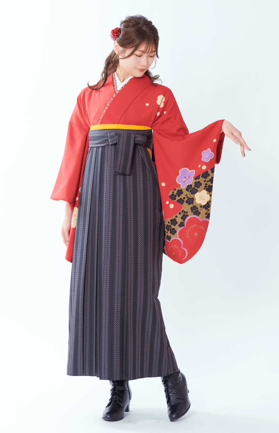 〈着物〉赤色 梅 〈袴〉グレー色 ストライプリーフ柄袴 【G042】