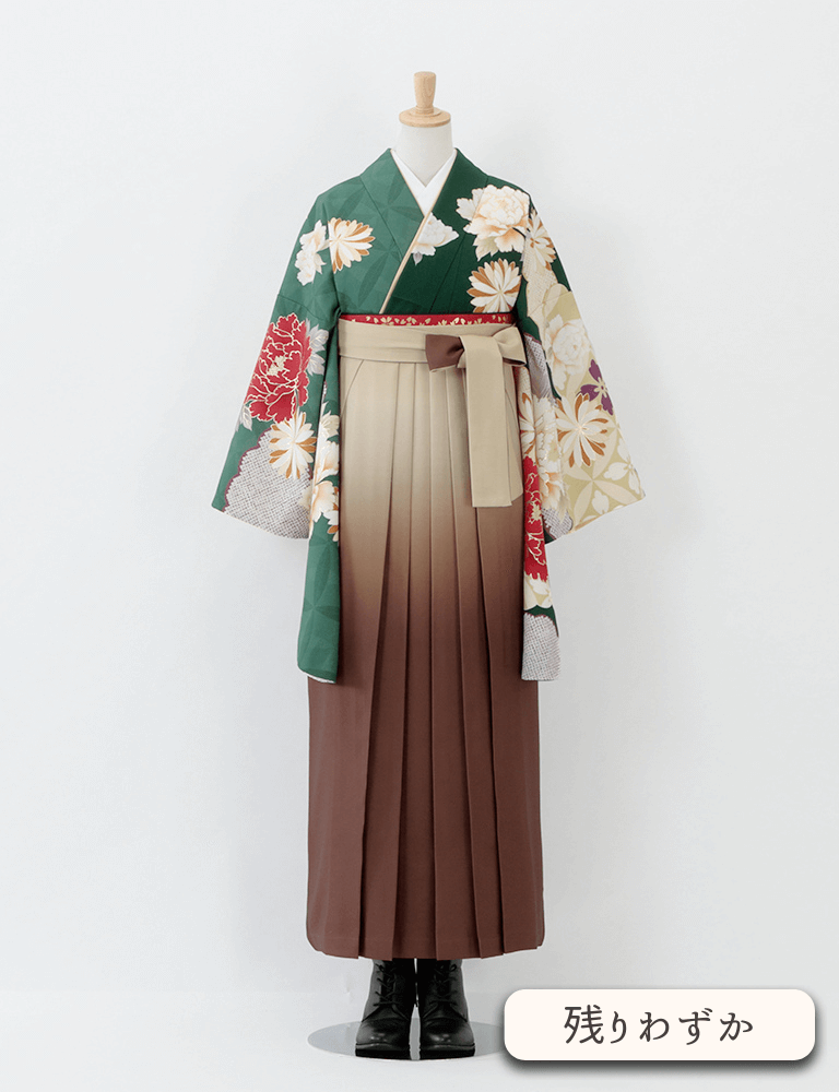 〈着物〉緑色 雲取と七宝に牡丹柄着物 〈袴〉ベージュ色&茶色ぼかし 無地袴 【T079】