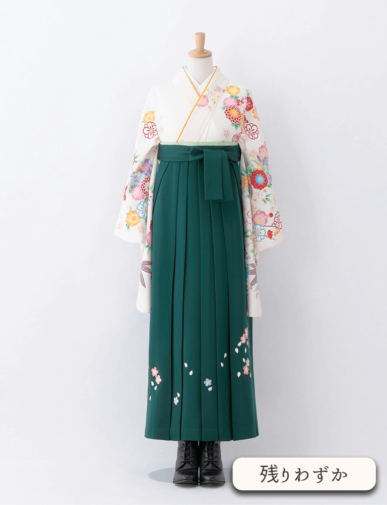 〈着物〉オフホワイト色  古典桃山風柄着物 〈袴〉グリーン色 桜ちらし刺繡袴 【T118】