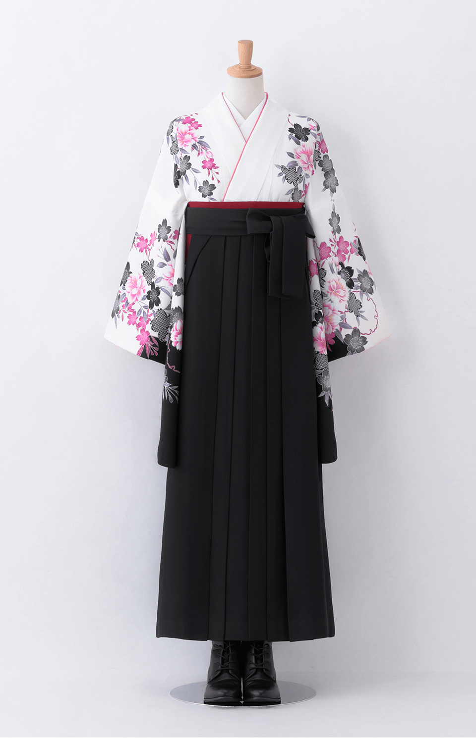 〈着物〉白色 雪輪に枝垂れ桜柄着物 〈袴〉黒色 無地袴 【T201】