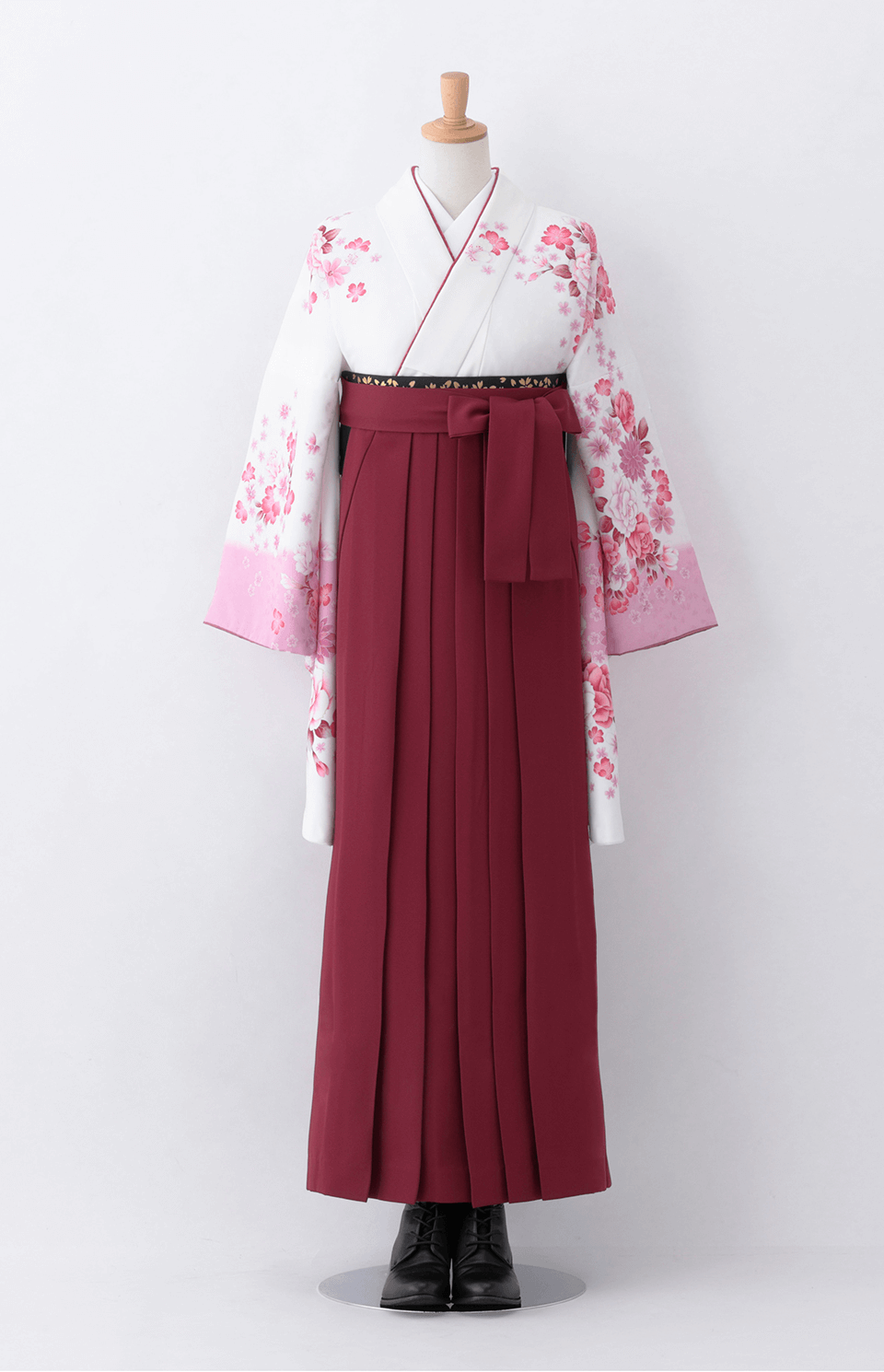 〈着物〉オフホワイト色 牡丹柄着物 〈袴〉エンジ色 無地袴 【T186】