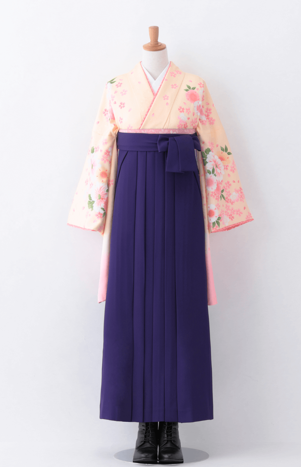 〈着物〉クリーム色 マーガレット柄 着物 〈袴〉紫色 無地袴 【T191】